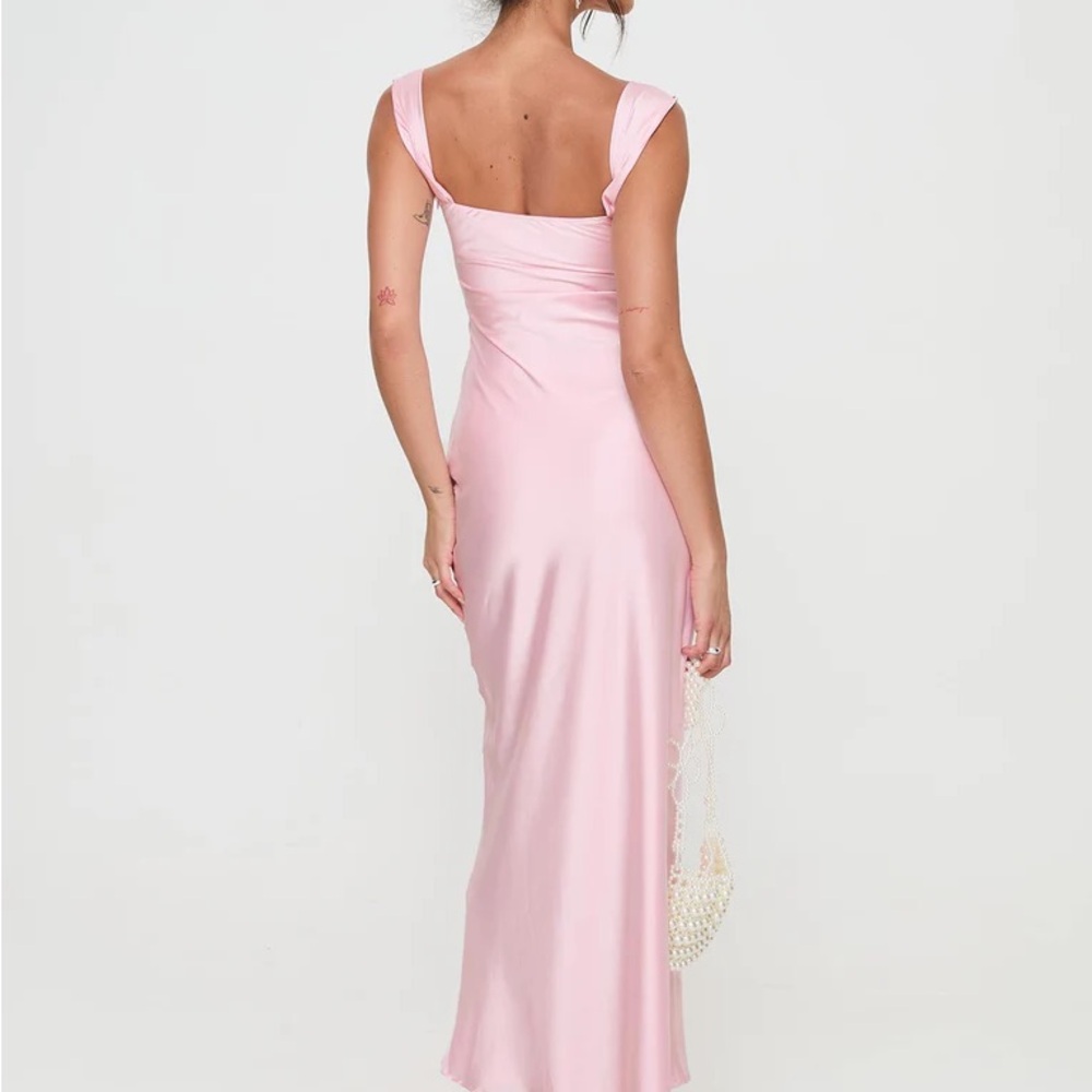 Elegant Off-Shoulder Satin Maxi Dress in Light Pink - Picture 5 of 16